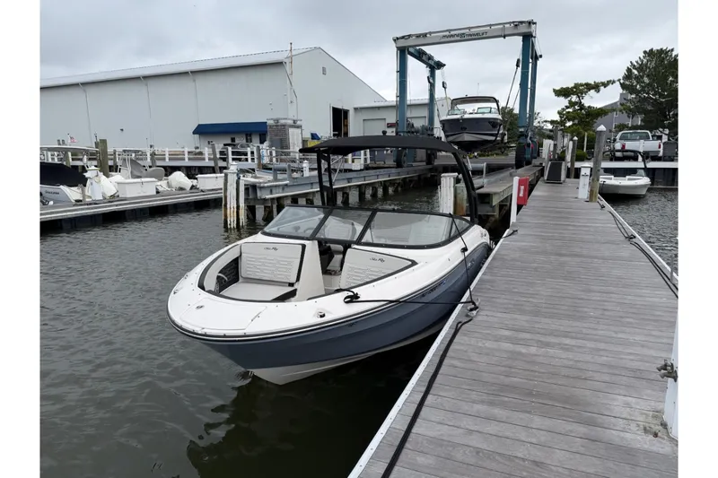 The Image of Sea Ray 210 SPX 2024 - 0