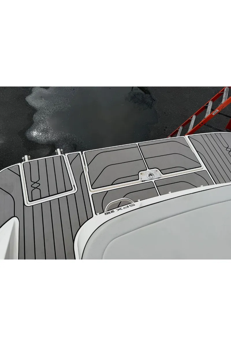 Slide: The Image of Sea Ray 210 SPX 2024 - 35