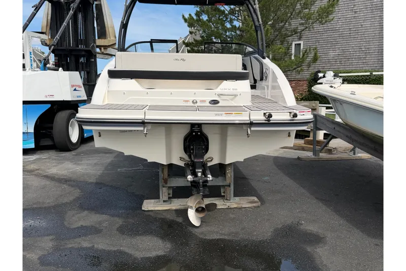 Slide: The Image of Sea Ray 210 SPX 2024 - 5