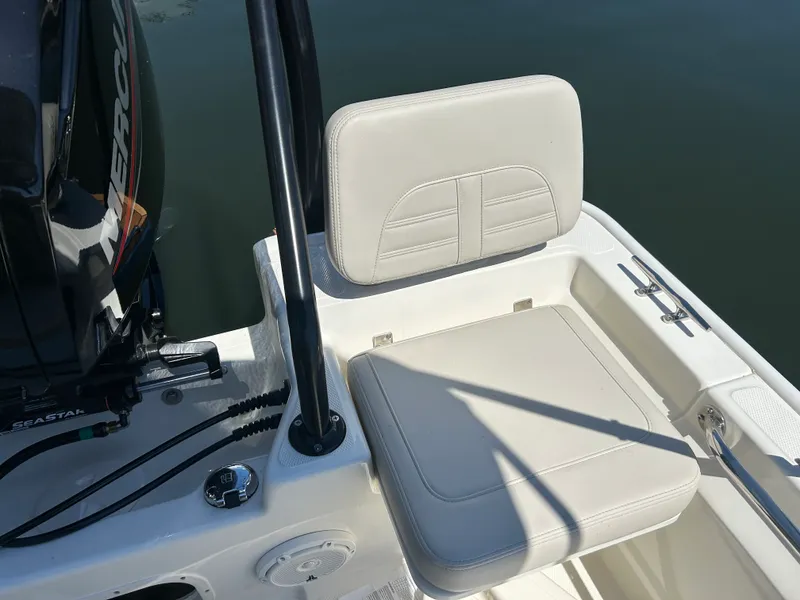 Slide: The Image of Boston Whaler 170 Montauk 2026 - 10