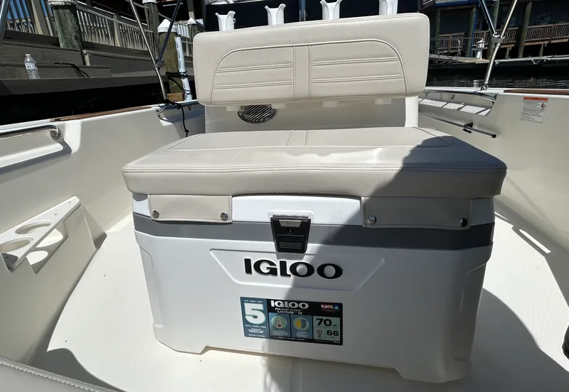 Slide: The Image of Boston Whaler 170 Montauk 2026 - 16