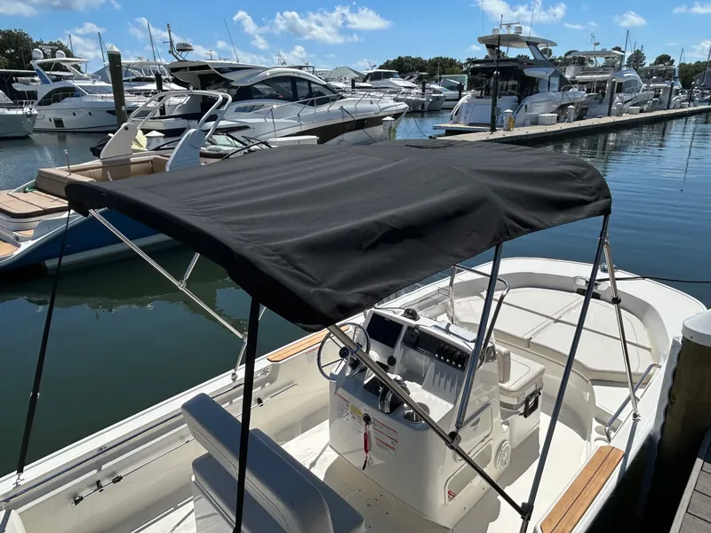 Slide: The Image of Boston Whaler 170 Montauk 2026 - 6