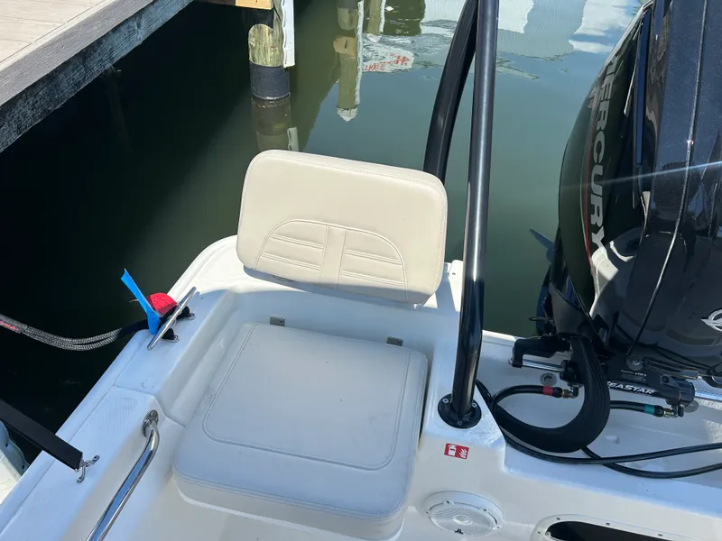 Slide: The Image of Boston Whaler 170 Montauk 2026 - 9