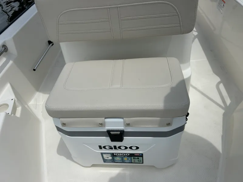 Slide: The Image of Boston Whaler 150 Montauk 2027 - 15