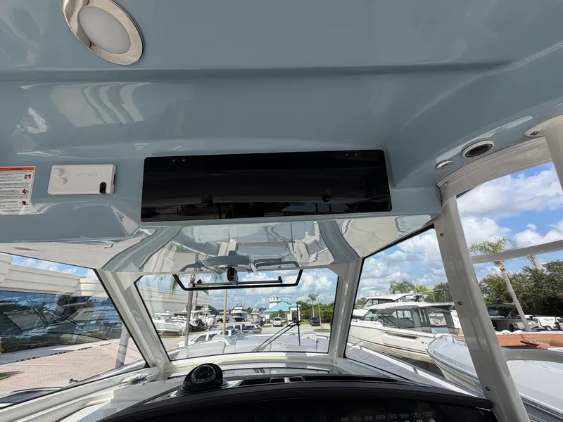 Slide: The Image of Boston Whaler 420 Outrage 2026 - 45