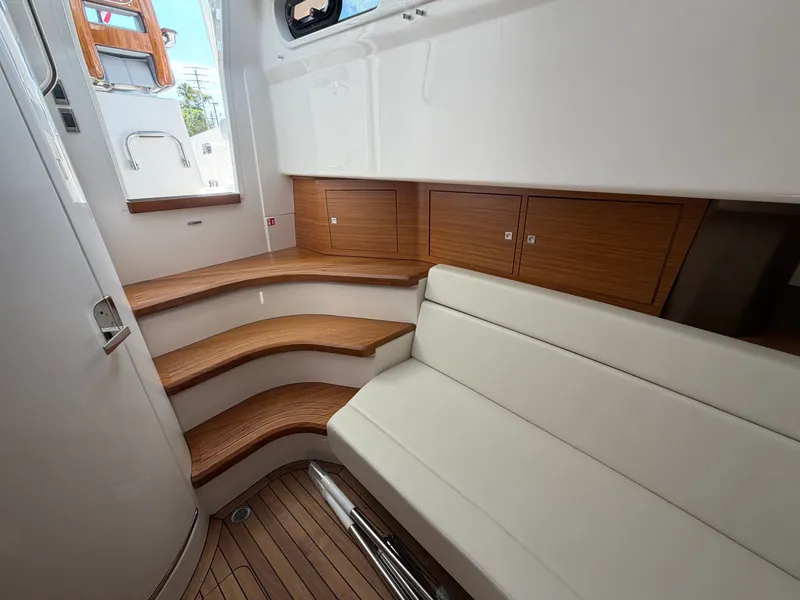 Slide: The Image of Boston Whaler 420 Outrage 2026 - 53
