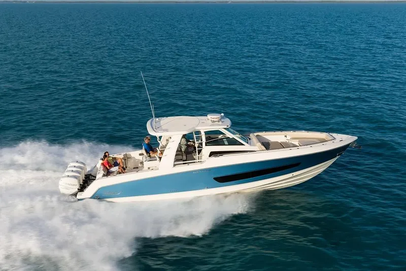 Slide: The Image of Boston Whaler 420 Outrage 2026 - 42