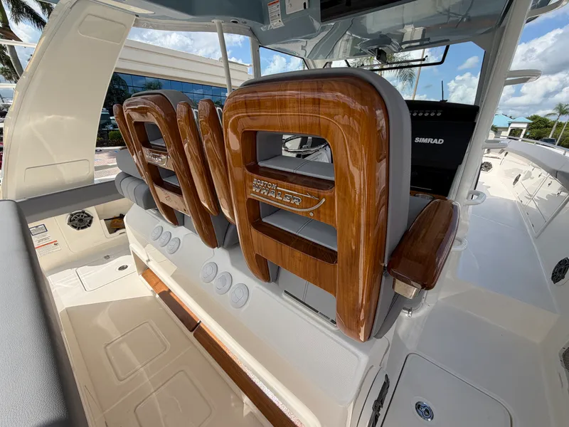 Slide: The Image of Boston Whaler 420 Outrage 2026 - 33