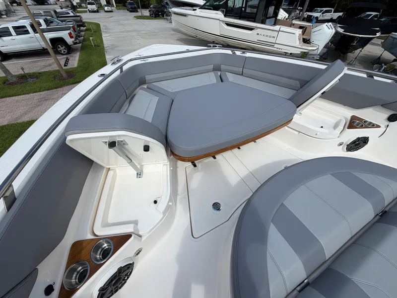 Slide: The Image of Boston Whaler 420 Outrage 2026 - 51