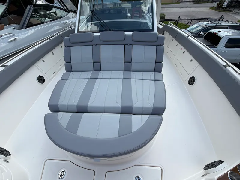 Slide: The Image of Boston Whaler 420 Outrage 2026 - 48
