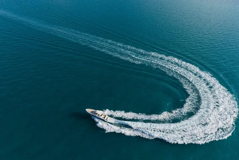 Slide: The Image of Boston Whaler 420 Outrage 2026 - 48