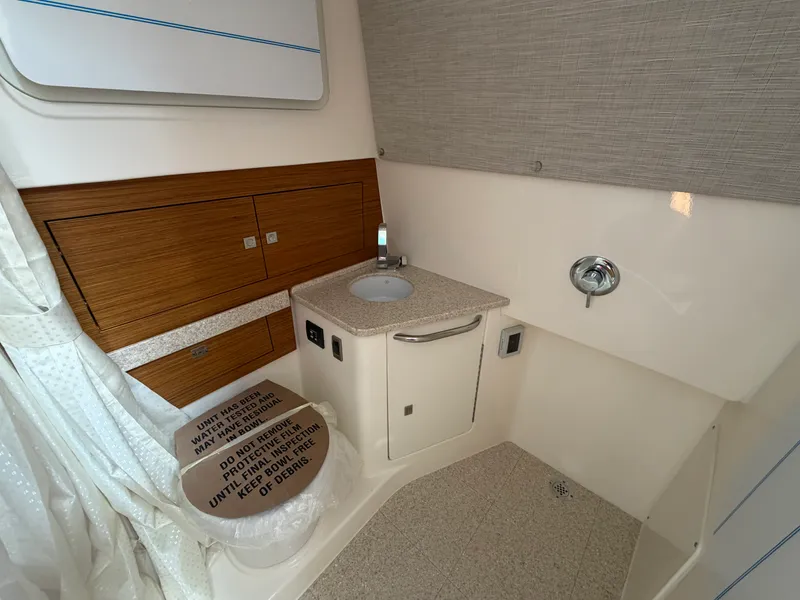 Slide: The Image of Boston Whaler 420 Outrage 2026 - 56
