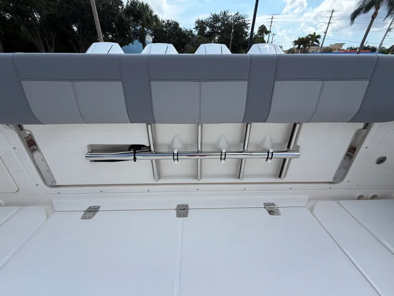 Slide: The Image of Boston Whaler 420 Outrage 2026 - 18