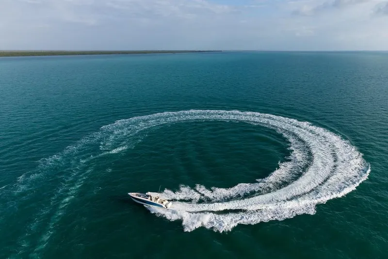 Slide: The Image of Boston Whaler 420 Outrage 2026 - 49