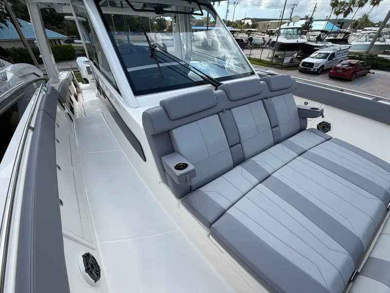 Slide: The Image of Boston Whaler 420 Outrage 2026 - 50