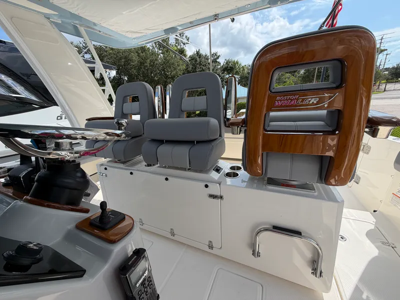 Slide: The Image of Boston Whaler 420 Outrage 2026 - 37