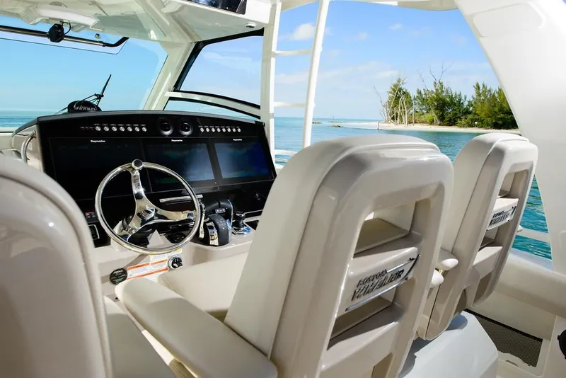 Slide: The Image of Boston Whaler 420 Outrage 2026 - 65