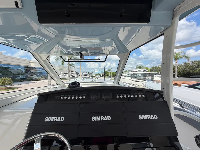 Slide: The Image of Boston Whaler 420 Outrage 2026 - 44