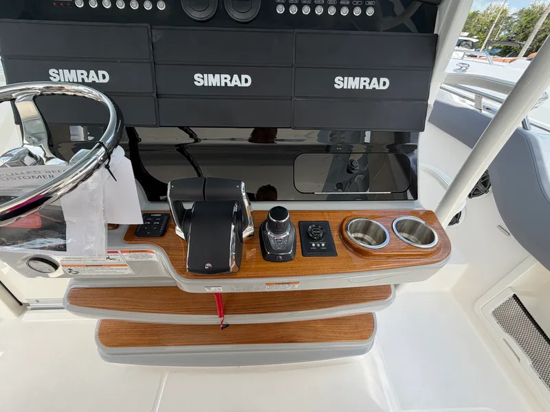 Slide: The Image of Boston Whaler 420 Outrage 2026 - 43