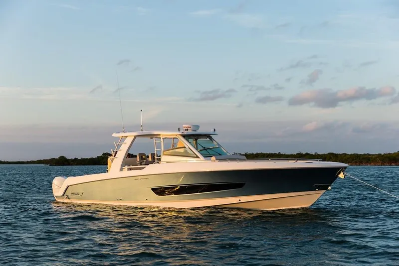 Slide: The Image of Boston Whaler 420 Outrage 2026 - 27