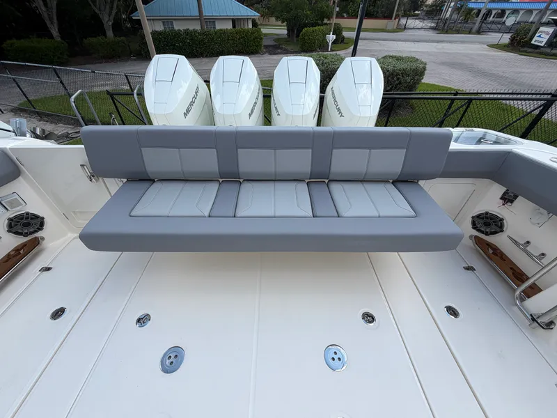 Slide: The Image of Boston Whaler 420 Outrage 2026 - 19
