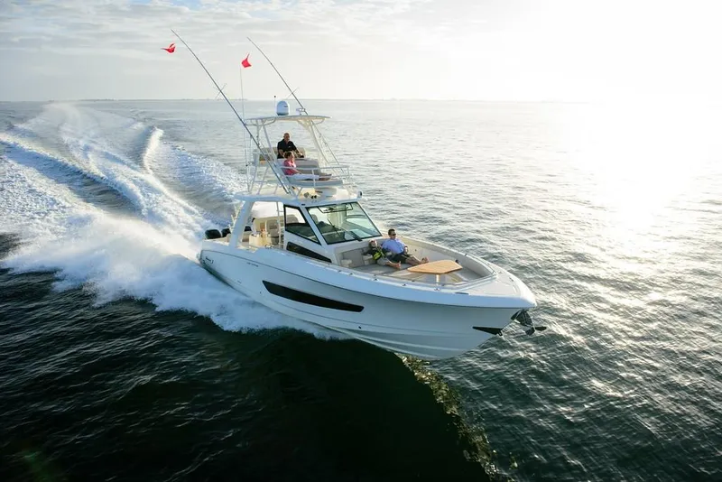 Slide: The Image of Boston Whaler 420 Outrage 2026 - 0