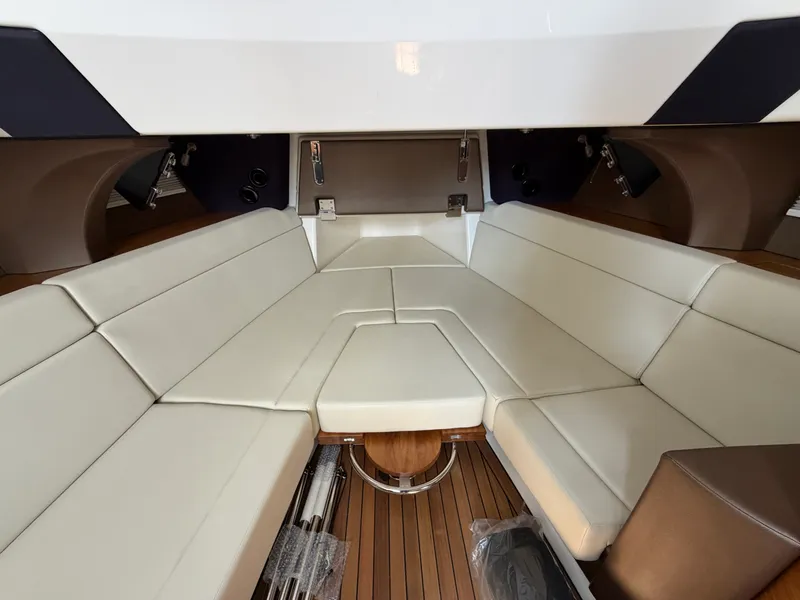 Slide: The Image of Boston Whaler 420 Outrage 2026 - 54