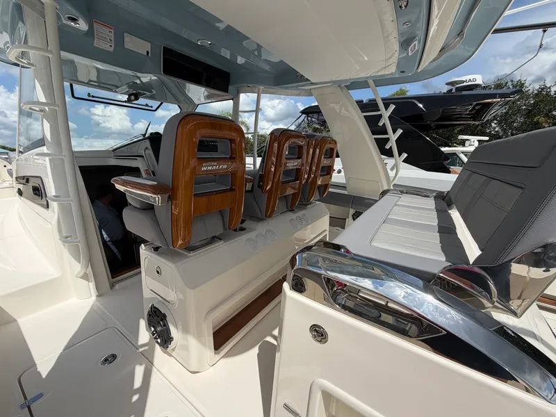 Slide: The Image of Boston Whaler 420 Outrage 2026 - 29