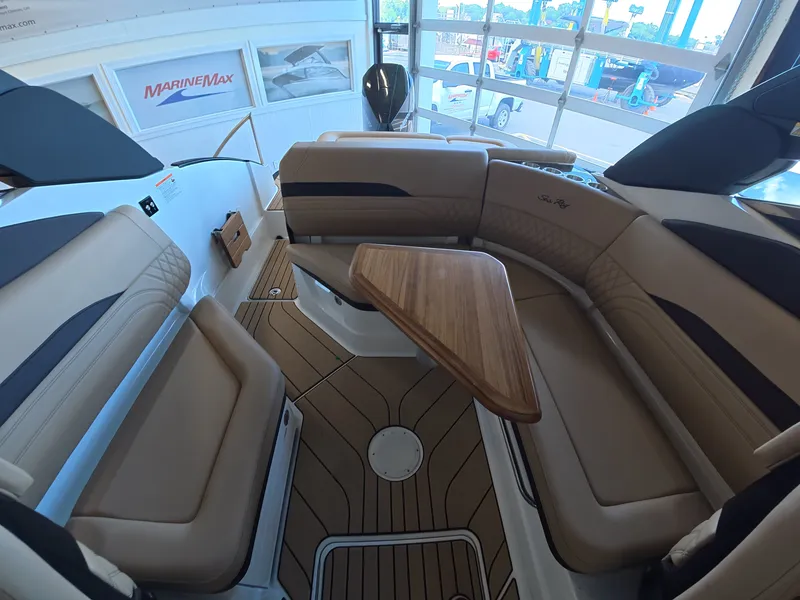 Slide: The Image of Sea Ray SLX 260 Outboard 2027 - 5