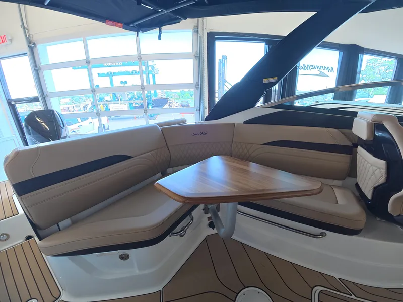 Slide: The Image of Sea Ray SLX 260 Outboard 2027 - 6