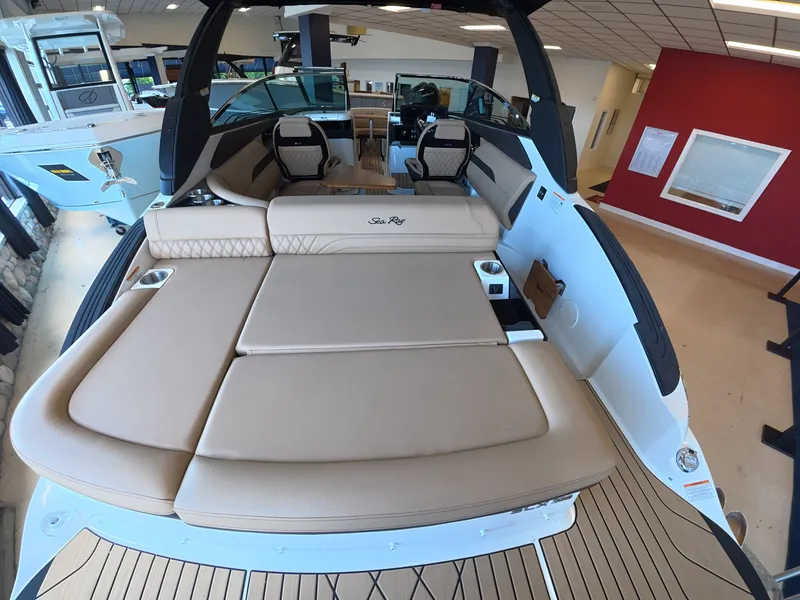 Slide: The Image of Sea Ray SLX 260 Outboard 2027 - 3