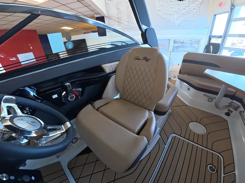 Slide: The Image of Sea Ray SLX 260 Outboard 2027 - 13