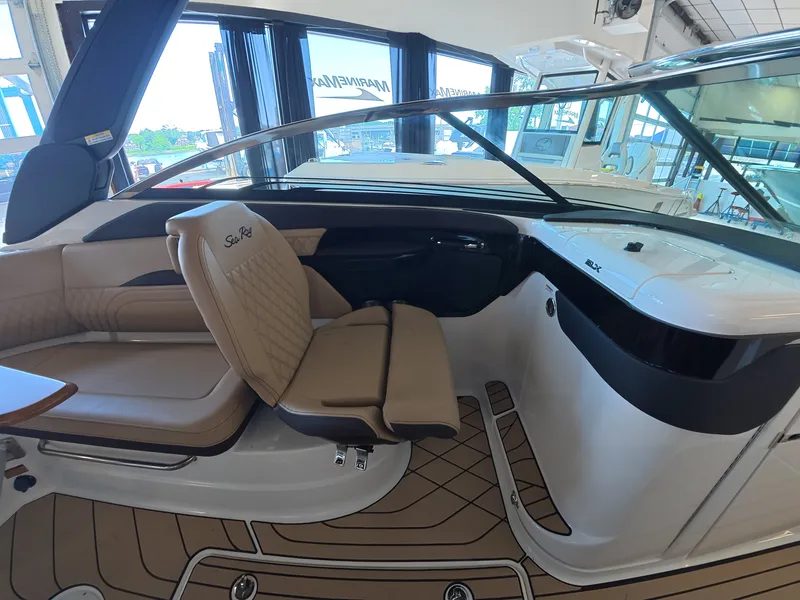Slide: The Image of Sea Ray SLX 260 Outboard 2027 - 15