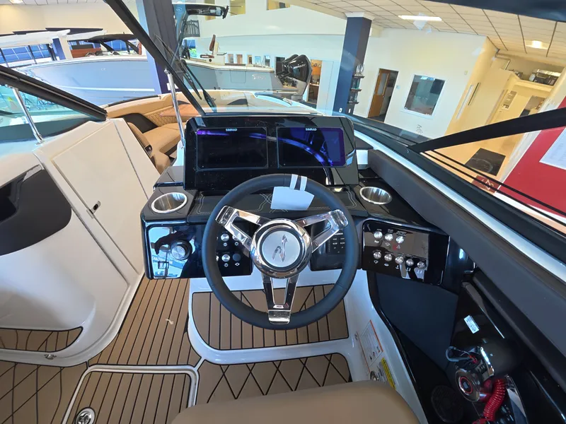 Slide: The Image of Sea Ray SLX 260 Outboard 2027 - 11