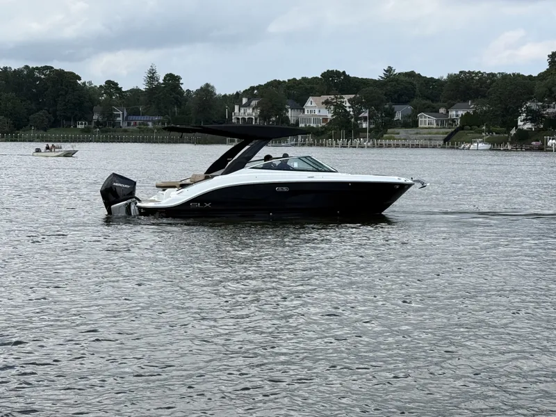 Slide: The Image of Sea Ray SLX 260 Outboard 2027 - 4