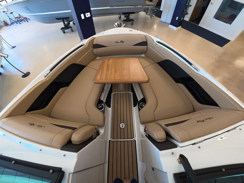 Slide: The Image of Sea Ray SLX 260 Outboard 2027 - 21