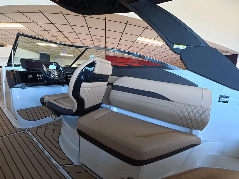 Slide: The Image of Sea Ray SLX 260 Outboard 2027 - 8