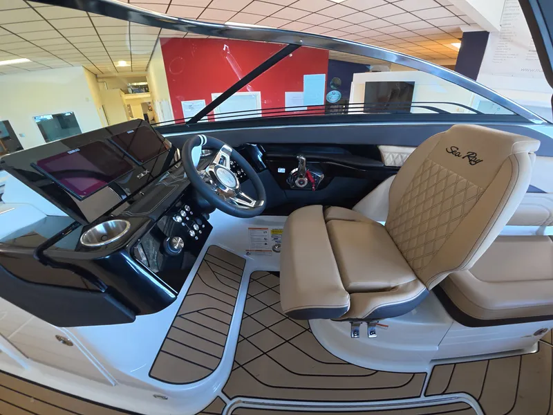 Slide: The Image of Sea Ray SLX 260 Outboard 2027 - 14