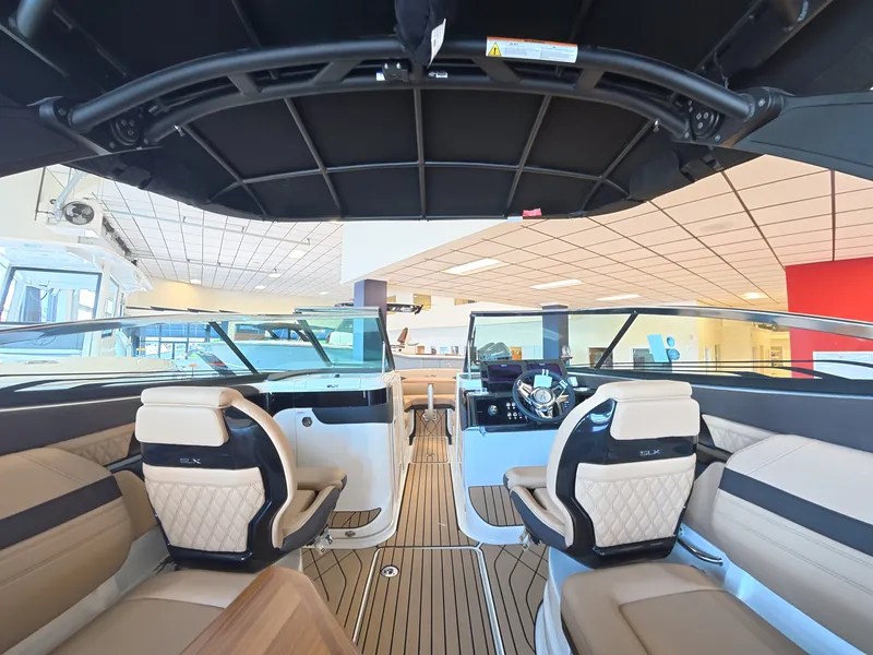Slide: The Image of Sea Ray SLX 260 Outboard 2027 - 7