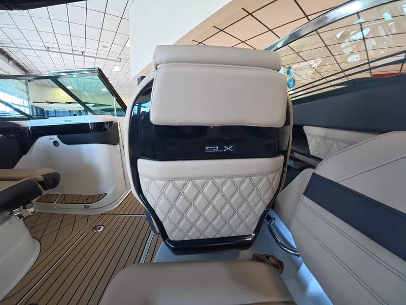 Slide: The Image of Sea Ray SLX 260 Outboard 2027 - 9