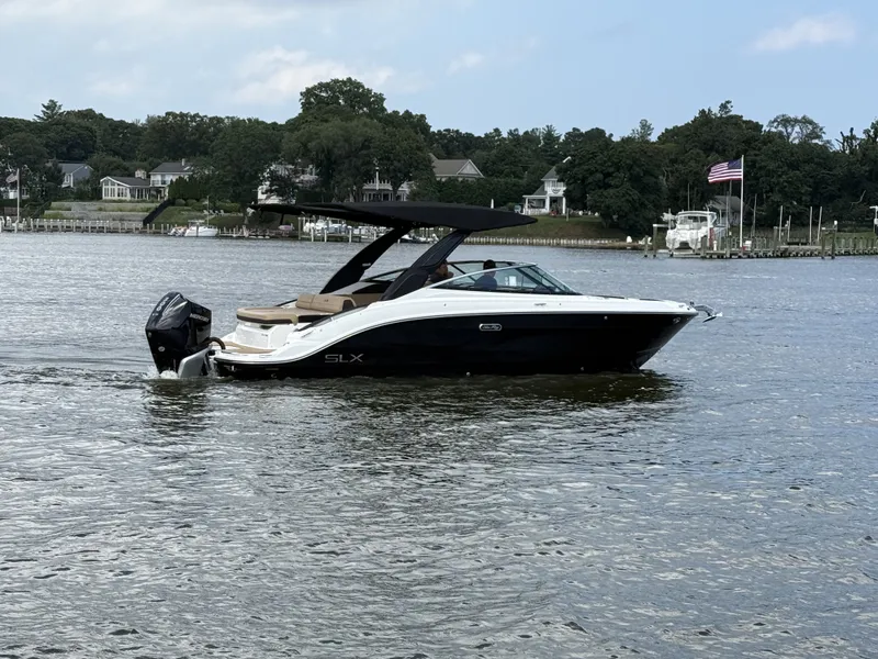 Slide: The Image of Sea Ray SLX 260 Outboard 2027 - 3