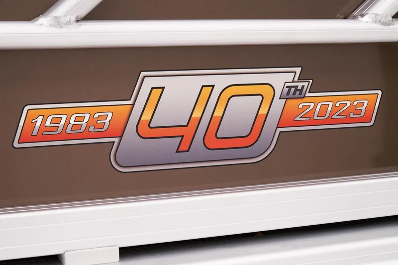 Slide: The Image of Sun Tracker SportFish 22 DLX 2023 - 12