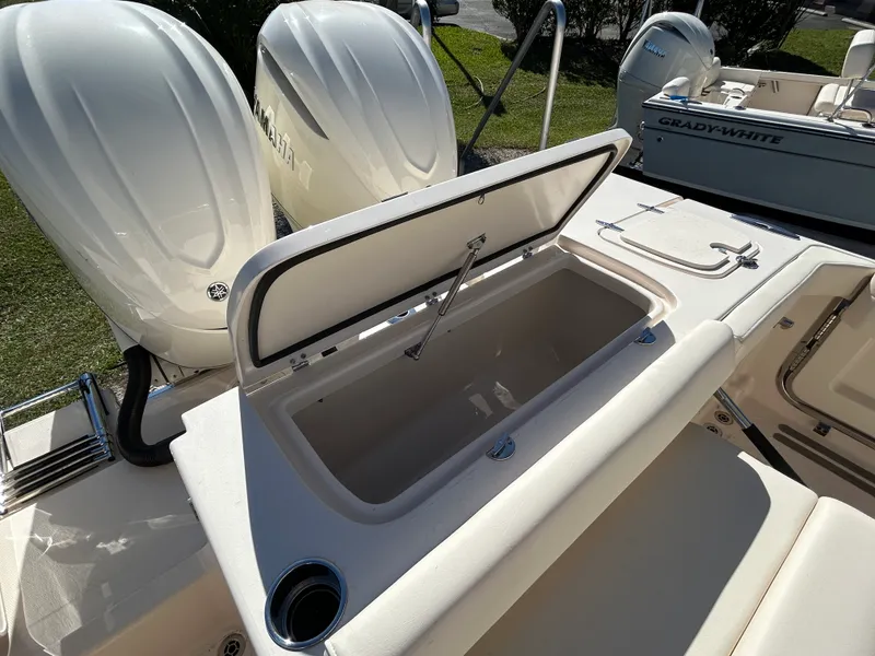 Slide: The Image of Grady-White Freedom 285 2026 - 10