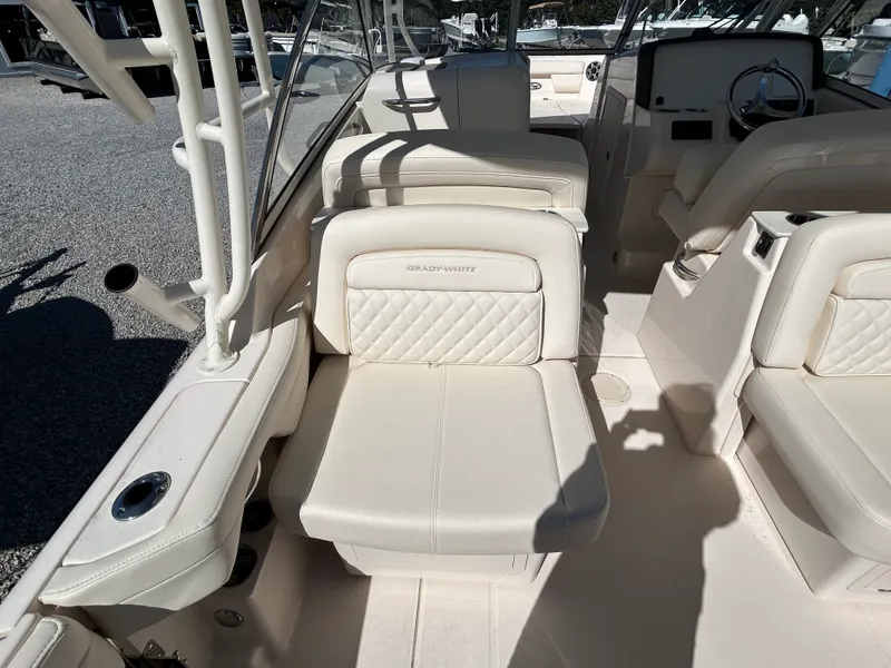 Slide: The Image of Grady-White Freedom 285 2026 - 12