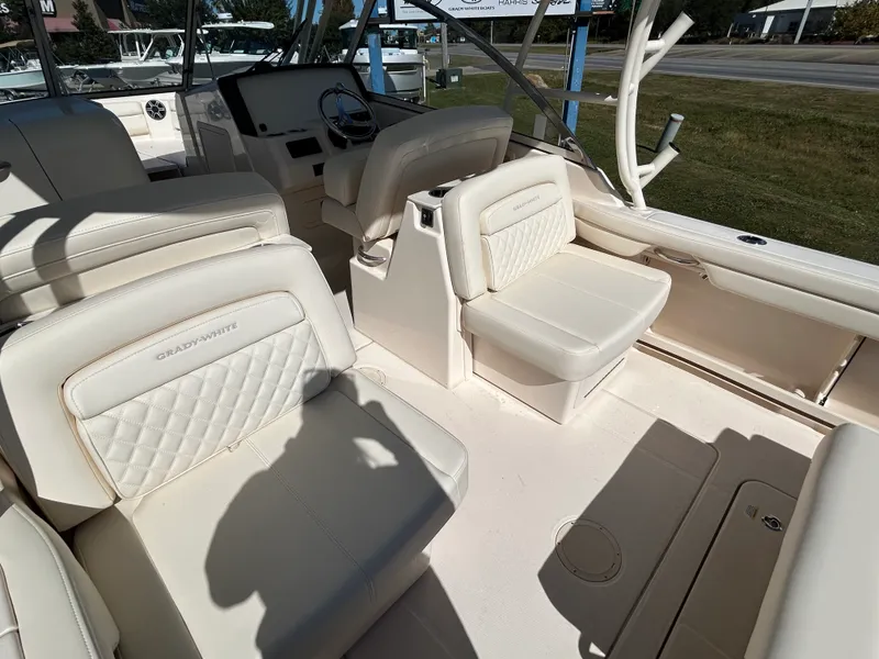 Slide: The Image of Grady-White Freedom 285 2026 - 14