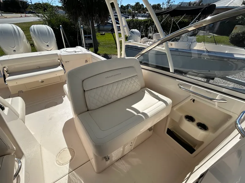 Slide: The Image of Grady-White Freedom 285 2026 - 16