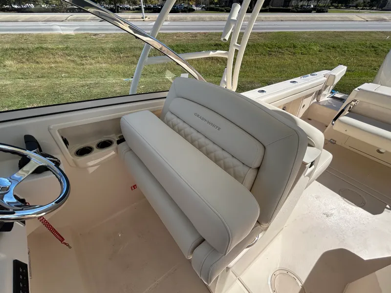 Slide: The Image of Grady-White Freedom 285 2026 - 17