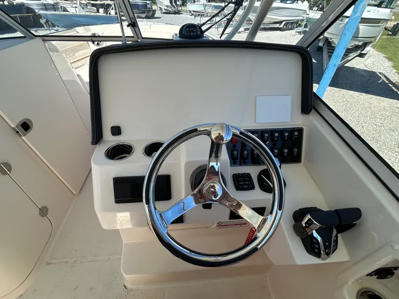 Slide: The Image of Grady-White Freedom 285 2026 - 18