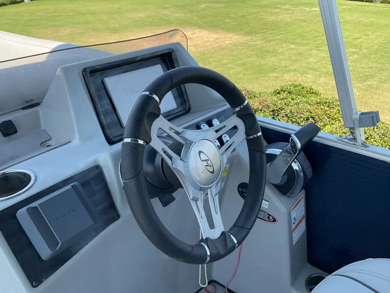 Slide: The Image of Harris Cruiser 230 2022 - 24