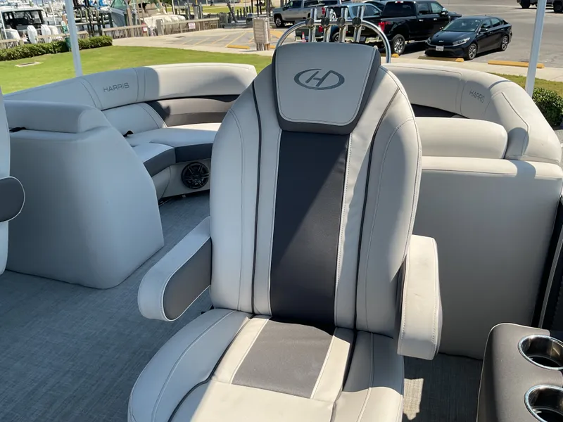 Slide: The Image of Harris Cruiser 230 2022 - 25